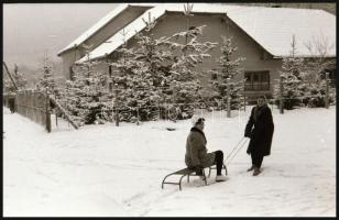 cca 1938 Budapesti villamos télen, 5 db vintage negatív (de csak az egyiken látható villamos), 24x36...