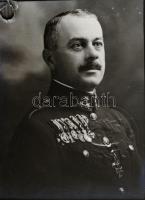 cca 1943 Katonai kitüntetések és viselőjük (tisztek és bakák), 13 db vintage üveglemez negatív Moson...