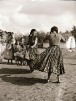 cca 1960 Néprajzgyűjtő fotós vintage felvételei tánclépésekről, figurákról, viseletekről, cca 130 db vintage negatív, 6x6 cm és 6x9 cm