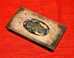 Parlament díszítésű fém asztali cigarettatartó