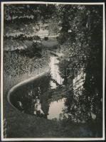 1929. június 12. Kinszki Imre (1901-1945) budapesti fotóművész hagyatékából, jelzés nélküli, de a szerző által datált, vintage fotó, 8,9x6,5 cm