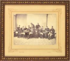 cca 1900 Kártyázó, kvaterkázó katonák. Nagyméretű fotó 24x18 cm. Kartonon, üvegezett keretben. / Car...