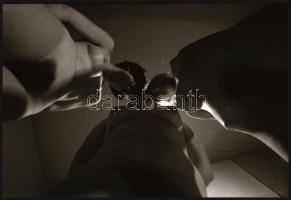 Különféle helyszíneken, eltérő időpontokban és több fotómodell közreműködésével készült aktfelvétele...