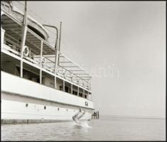 cca 1960 Balaton, riport a Beloiannisz hajóról, Tiszavölgyi József (1909-?) budapesti fotóriporter h...