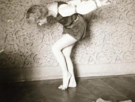 cca 1930 Mozdulatművészről készült felvételsorozat, 13 db vintage negatív, Fekete György (1904-1990)...