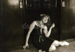 cca 1930 Mozdulatművészről készült felvételsorozat, 13 db vintage negatív, Fekete György (1904-1990)...