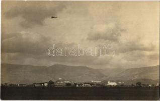 1912 Katonai felderítő repülőgép Gorizia (Görz) felett / K.u.K. military reconnaissance aircraft (spy plane) over Gorizia. Fot. Aug. Marega, photo