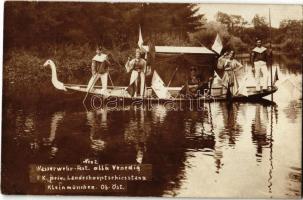 ~1912 Kleinmünchen (Linz), Nro. 2. Wasserwelir-Fest. alla Venedig, K. priv. Landeshauptschiesstand / K.u.K. military unit in costumes for a water festival, boat. photo (fl)