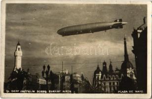 1934 Graf Zeppelin sobre Buenos Aires, Plaza de Mayo / Graf Zeppelin airship over Buenos Aires. photo