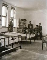 1945 előtti katonai fotók és/vagy negatívok és/vagy diapozitívok vegyes tétele, különböző helyszínek...