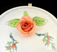 Herendi csipkebogyó mintás bonbonier, kézzel festett, jelzett, apró kopásnyomokkal, m:8 cm, 15×11 cm