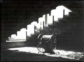 cca 1979 Szegfű József (?-?) székesfehérvári fotóművész feliratozott, vintage fotóművészeti alkotása (A fény játéka), 30x40 cm