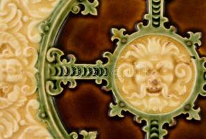 Schütz Cilli 3 db fajansz tányér. Kézzel festett, jelzett, apró kopással 21 cm