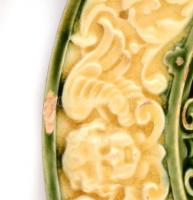 Schütz Cilli 3 db fajansz tányér. Kézzel festett, jelzett, apró kopással 21 cm