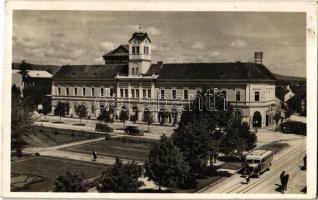 1944 Sepsiszentgyörgy, Sfantu Gheorghe; M. kir. törvényszék, autóbusz és autómobilok  / tribunal court, autobus and automobiles