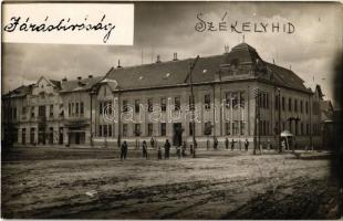 Székelyhíd, Sacueni; Járásbíróság, Maximilián Stern üzlete, tél / county court, shop, winter. photo