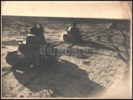 II. Világháború, Olasz harckocsik az egyiptomi fronton, a sivatagban, 30x40 cm