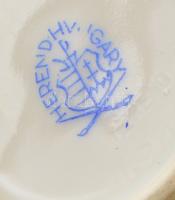 Herendi virág mintás mini füles váza, kézzel festett, jelzett, apró kopásnyomokkal, m:8 cm