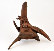 Jelzés nélkül: Gyökérből faragott arcok, 42×37-62×55 cm (3db)