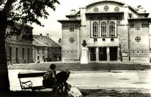 50 db MODERN magyar városképes lap az 50-60-as évekből / 50 MODERN Hungarian town-view postcards fro...
