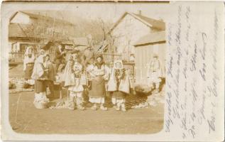 1900 Stájerlak, Steierlak, Stájerlakanina, Steierdorf, Anina; piaci árusok népviseletben / market vendors in folk costumes. photo (EK)