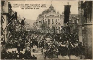 1906 Kassa, Kosice; Gróf Bercsényi Miklós koporsójának a gyászkocsiról a székesegyházba való vitele. Nyulászi Béla 1. sz. / funeral (reburial) ceremony of Rákóczi and his companion (Miklós Bercsényi)