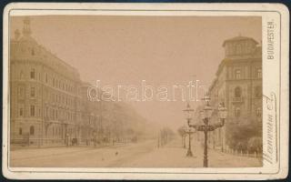 1880 Budapest, Andrássy út a Köröndnél, keményhátú fotó Weinwurm műterméből, szép állapotban, 6,5×11 cm