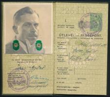 1938-1939 Magyar Királyság fényképes útlevele, Éder Győző ny. huszár alezredes részére, német bejegyzésekkel, kissé dohos.
