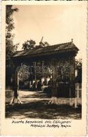 1939 Mikháza, Calugareni; Poarta Secuiasca / Mikházai székelykapu / Székely gate, carved wooden gate, Transylvanian folklore. Fotofilm Cluj photo