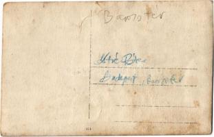 Budapest VIII. Kotré Péter fodrász terme fodrászokkal. Baross tér 9. (fa)