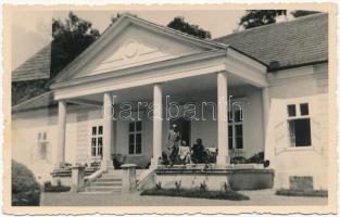 Gyalu, Gilau; Gallus-kúria kastély, tulajdonosok 1907-ben ás 1942-ben / castle with owners in 1907 a...