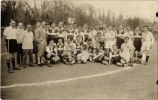 1932 május 1. Kolozsvár, Cluj; Beszkárt (BSzKRt, ma BKV Előre SC) - Románia labdarúgó mérkőzés, focisták csoportképe / BKV Előre SC-Romania football match, football players. group photo
