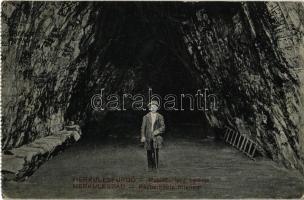 1910 Herkulesfürdő, Herkulesbad, Baile Herculane; Rablóbarlang belseje / Räubershöhle / den of thieves, cave - képeslapfüzetből / from postcard booklet (EK)
