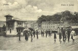 1908 Fiume, Rijeka; Ponte di Susak / bridge, raining, people with umbrellas (EK)