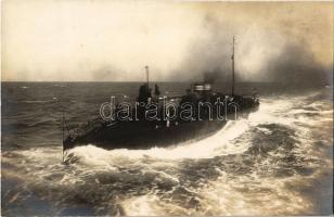 SMS Krokodil (később SM Tb 53 T) osztrák-magyar haditengerészet Kaiman-osztályú torpedónaszádja / K.u.K. Kriegsmarine SMS Krokodil / Austro-Hungarian Navy SMS Krokodil (later SM Tb 53T) Kaiman-class torpedo boat. Phot. Alois Beer 1915.