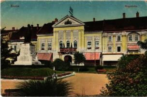 Kassa, Kosice; Megyeháza, Honvéd szobor / county hall, military monument of the Hungarian Revolution of 1848 (EK)