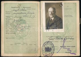 1924 Erdődy György (1843-1925) nagybirtokos fényképes útlevele osztrák, német, francia, olasz, csehszlovák bejegyzésekkel