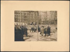 1935 Budapesti életképek, 3 db fotó (golyózó gyerek, séta a Duna-korzón, az Erzsébet hídnál télen), ...