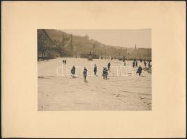 1935 Budapesti életképek, 3 db fotó (golyózó gyerek, séta a Duna-korzón, az Erzsébet hídnál télen), ...
