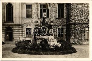 1939 Komárom, Komárno; Jókai szobor / statue