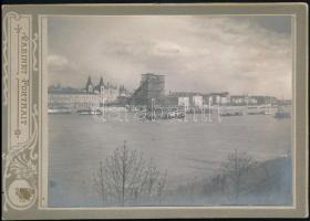 cca 1900 Az épülő Erzsébet-híd, fotó, kartonra ragasztva, 9×11,5 cm