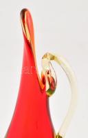 Muránói anyagában színezett több rétegű üveg váza, karcolásokkal a végén, jelzés nélkül, m: 21 cm