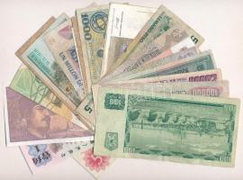 26db-os vegyes külföldi bankjegy tétel, közte Argentína, Franciaország, Lengyelország T:vegyes
26pc...