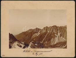 cca 1900 Magas-Tátra, kilátás a Tengerszemcsúcsról délnyugat felé, fotó, kartonra ragasztva, feliratozva, 11×16 cm / Vysoké Tatry, photo