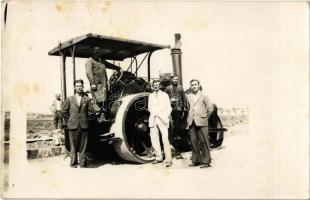 1939 Szombathely, Treplán Imre (?) és mezőgazdasági munkások traktorral. photo (fl)