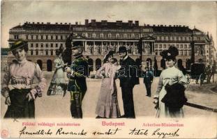1903 Budapest V. Földművelésügyi Minisztérium. Montázs urakkal és hölgyekkel / Ackerbau Ministerium, montage (EK)
