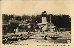 Tatabánya, VIII. légakna a ventilátorházzal és munkásokkal. A Magyar Általános Kőszénbánya Részvénytársulat tatabányai telepe. Lux photo (fl)