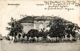 1915 Berettyóújfalu, Városháza. Kiadja Grosz Sándor (EK)