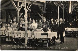 1911 Pereces (Diósgyőr), M. kir. vas- és acélgyár bányatelepe, Újhegyi József vendéglője, kerthelyiség pincérekkel és vendégekkel (EK)