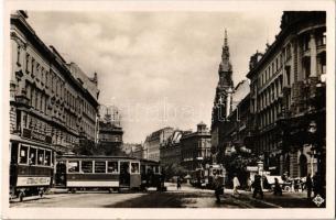 Budapest VII. Erzsébet körút, villamosok Stollwerck reklámmal, Persil, New York Kávéház